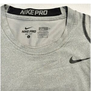 Nike pro dry fit fitted mens Sz L short sleeve top crew neck gray & black *U5